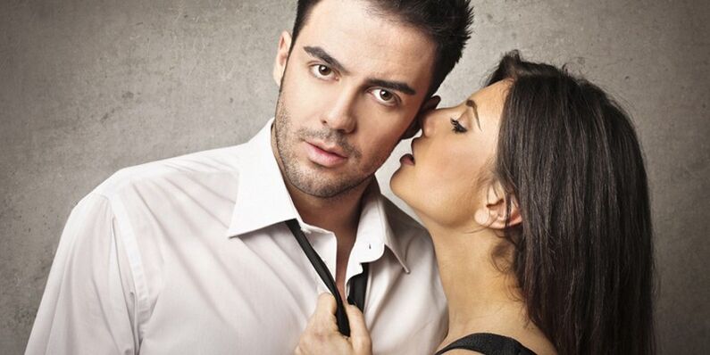 여자는 힘을 증가시키는 남자를 유혹한다